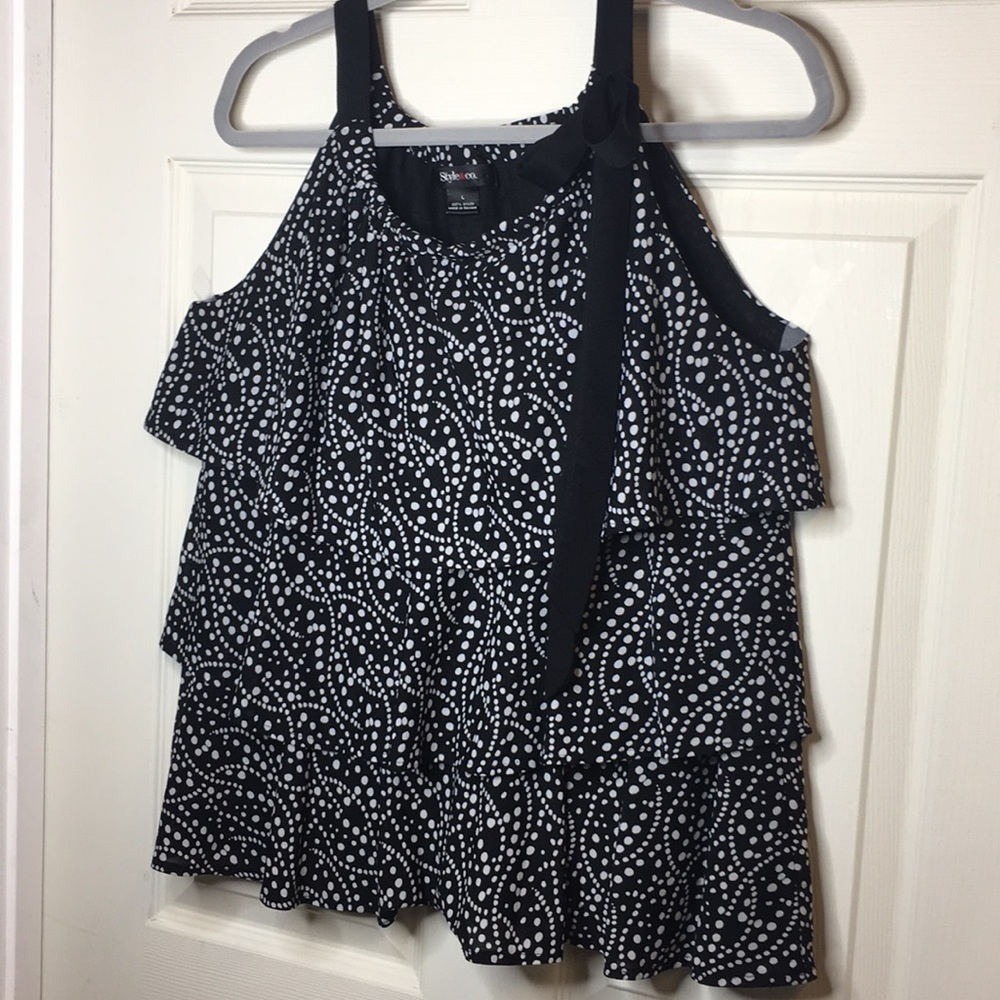 🎉 STYLE & CO SIZE LARGE Black and white tiered top